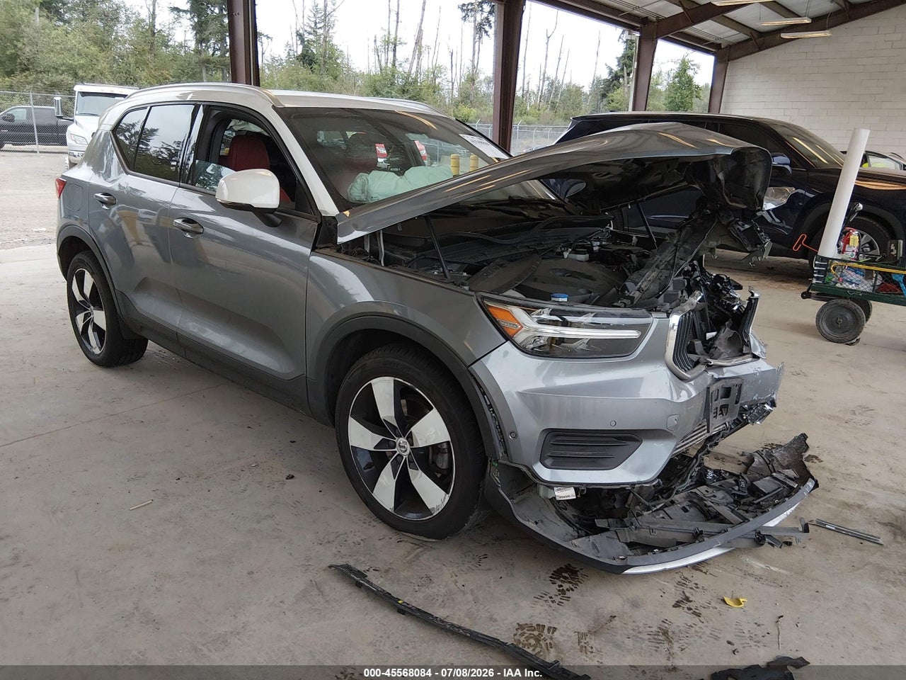 YV4162UK9K2****** · 2019 VOLVO XC40 T5 MOMENTUM