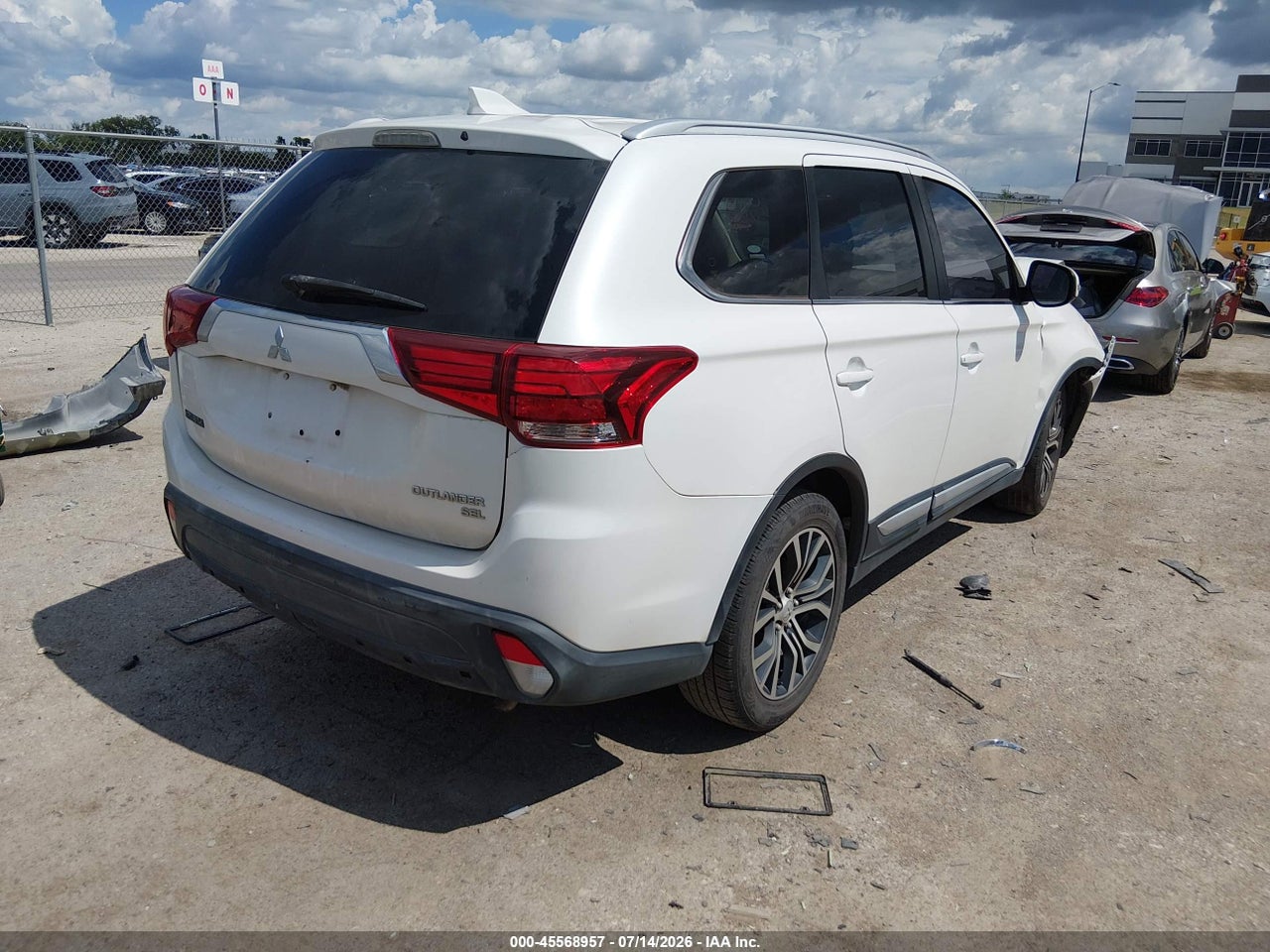 2017 MITSUBISHI OUTLANDER SE/SEL · 4/11