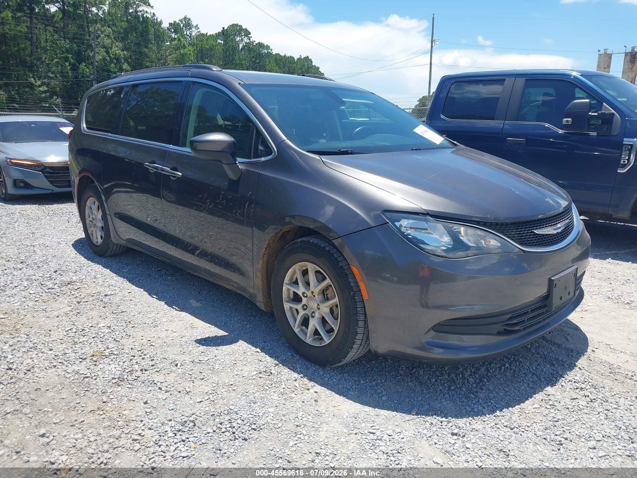 2C4RC1DG9LR****** · 2020 CHRYSLER VOYAGER LXI