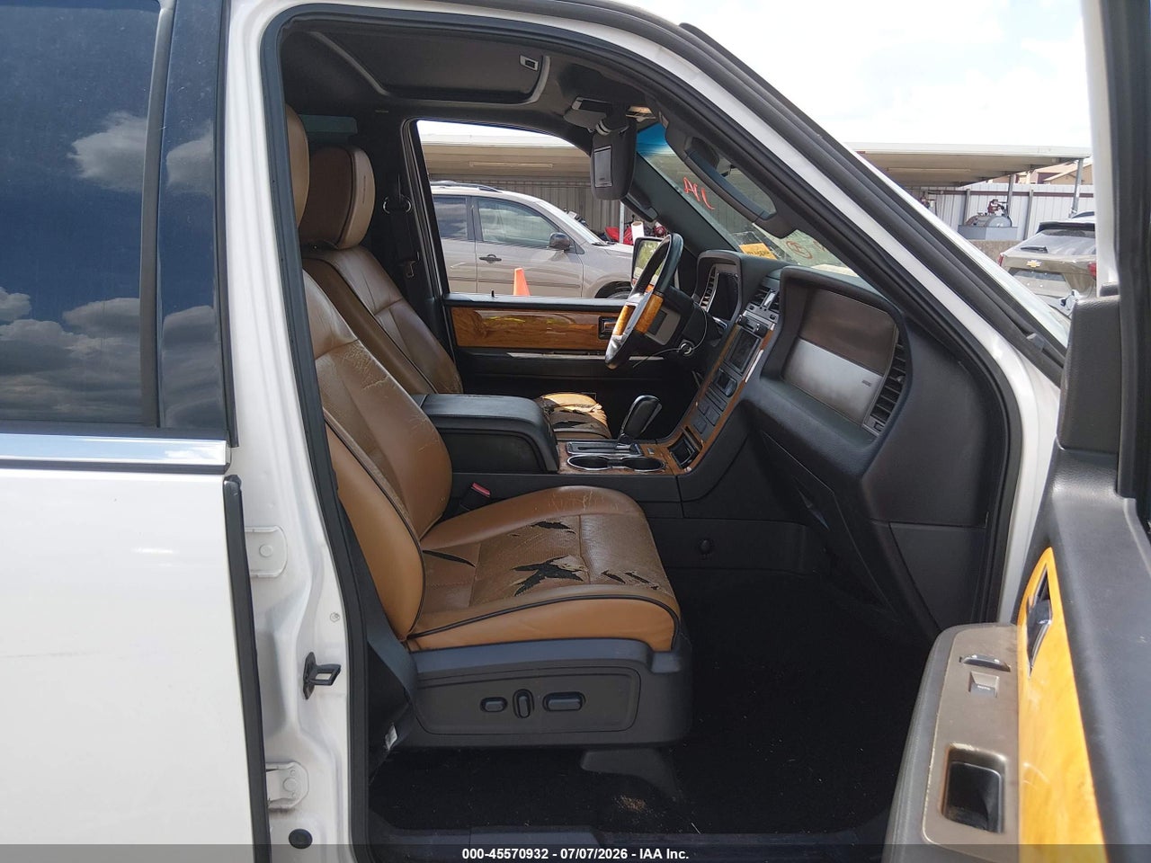 2011 LINCOLN NAVIGATOR L   · 5/11
