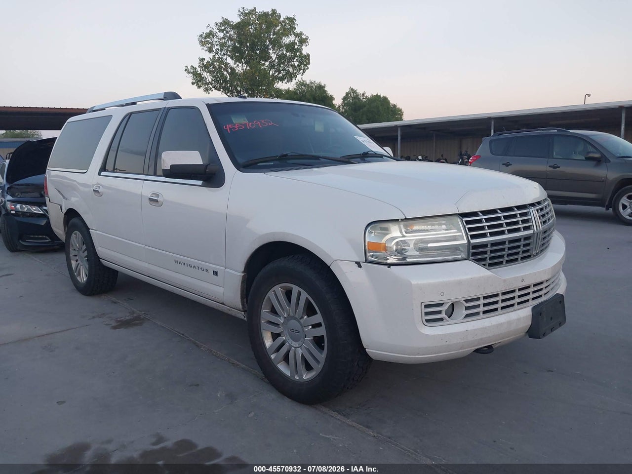 5LMJJ3J57BE****** · 2011 LINCOLN NAVIGATOR L