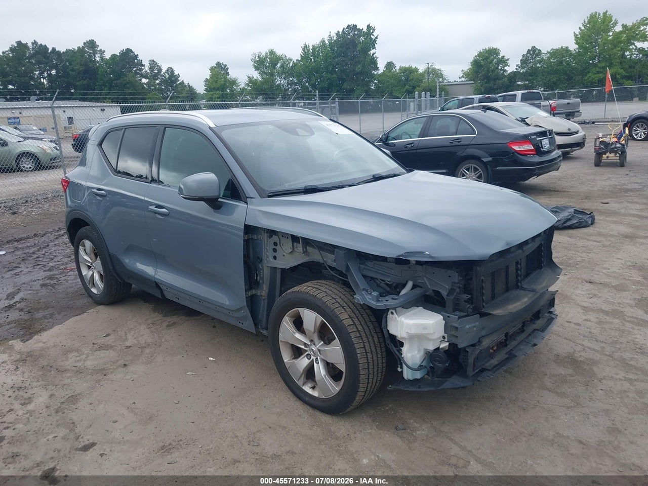 YV4162UK6L2****** · 2020 VOLVO XC40 T5 MOMENTUM