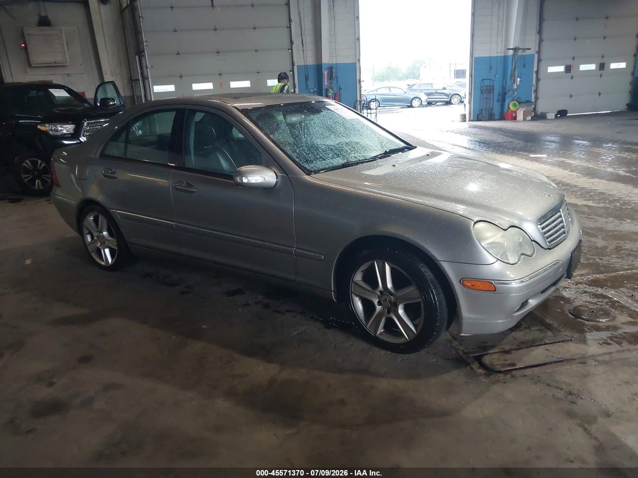 WDBRF81J34F****** · 2004 MERCEDES-BENZ C 240 4MATIC
