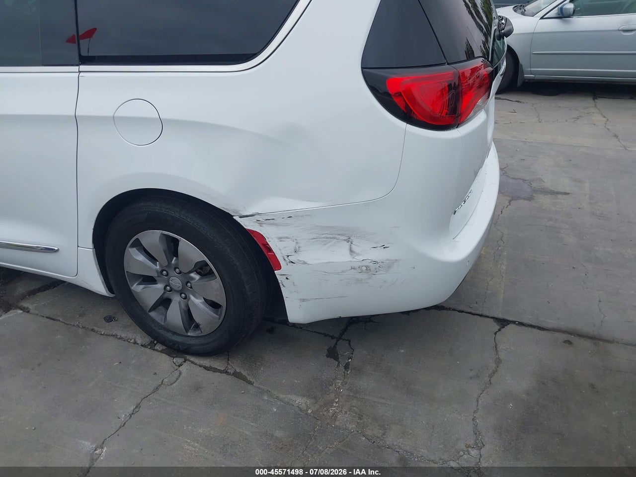 2018 CHRYSLER PACIFICA HYBRID LIMITED · 6/11