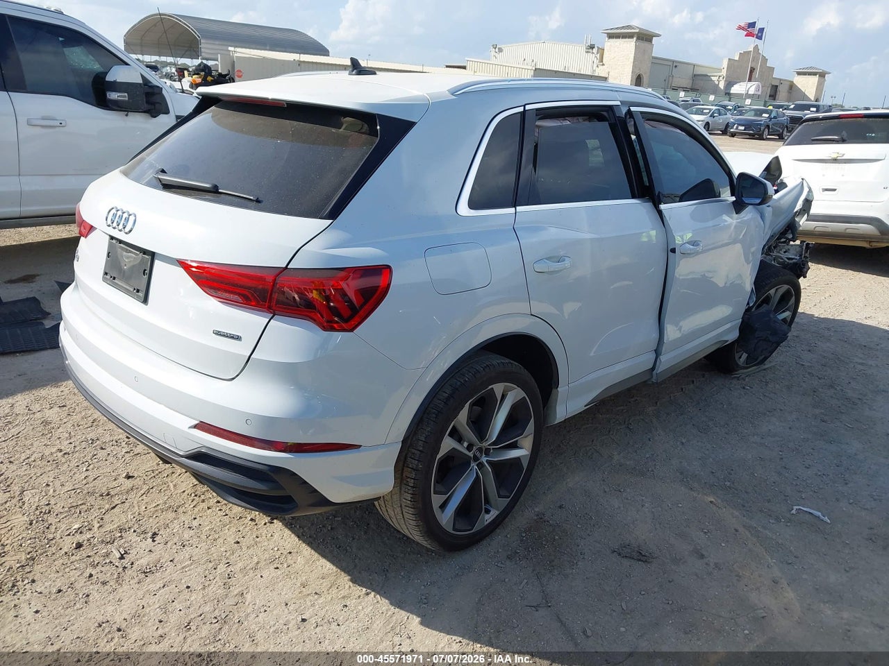 2020 AUDI Q3 PREMIUM PLUS 45 TFSI S LINE QUATTRO TIPTRONIC · 4/10