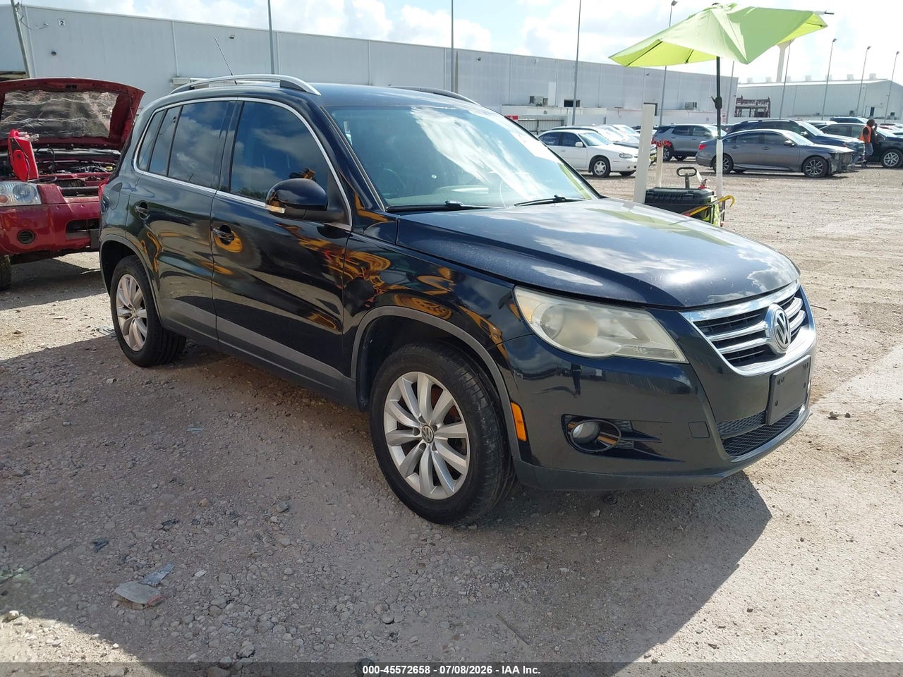 WVGAV7AX8BW****** · 2011 VOLKSWAGEN TIGUAN SE