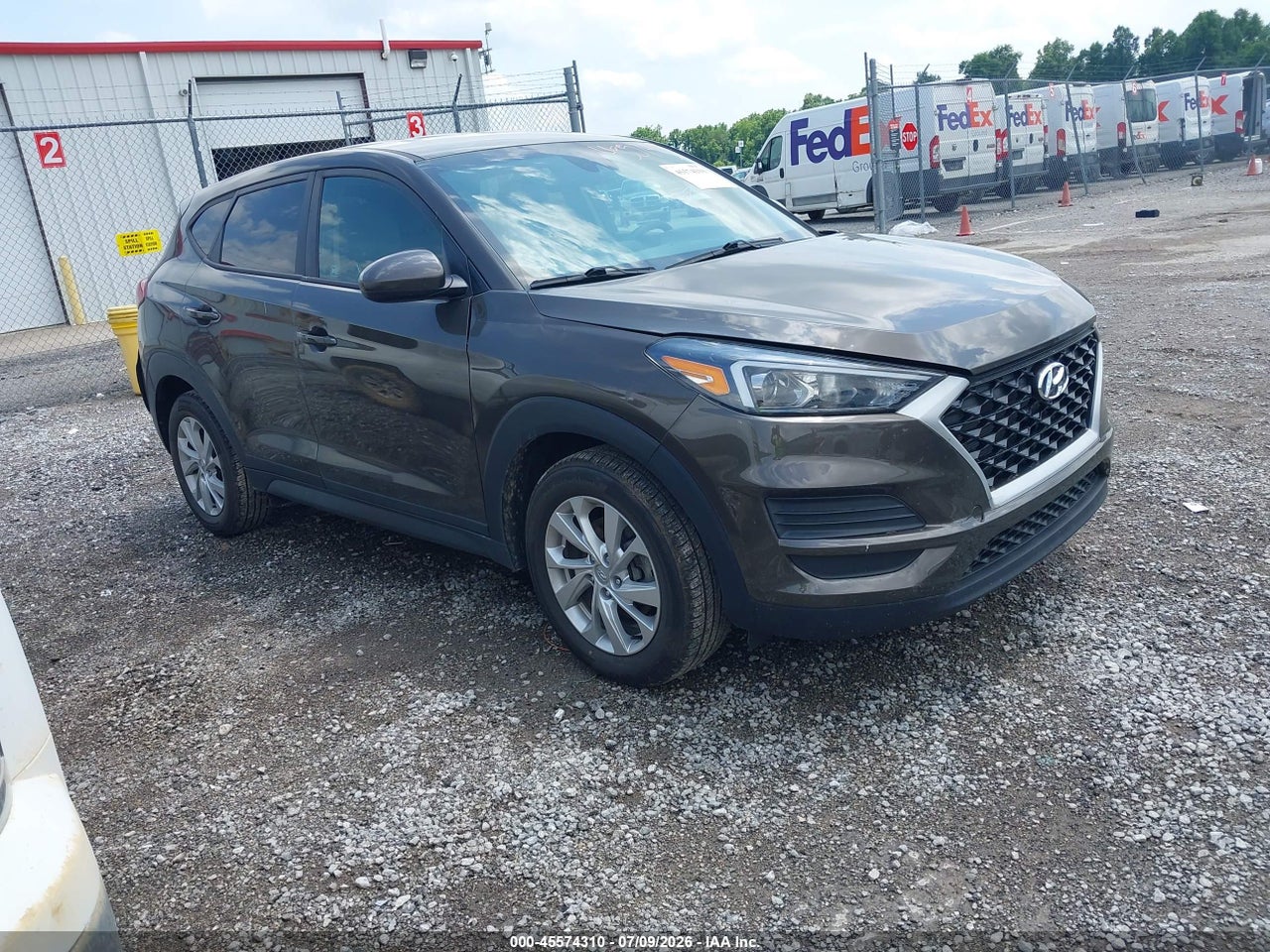 KM8J2CA40KU****** · 2019 HYUNDAI TUCSON SE