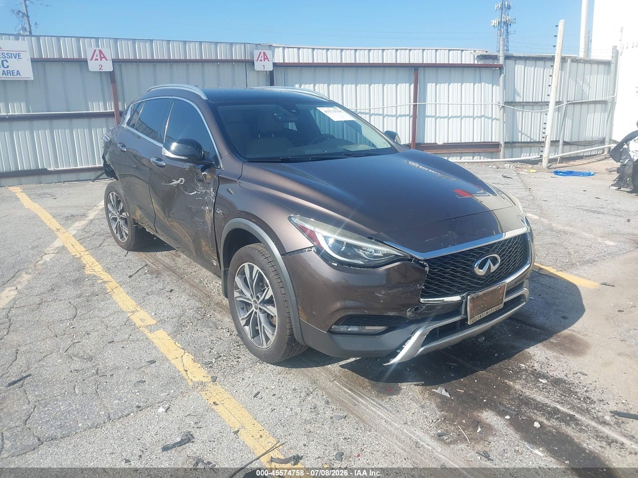 SJKCH5CR3JA****** · 2018 INFINITI QX30 PREMIUM