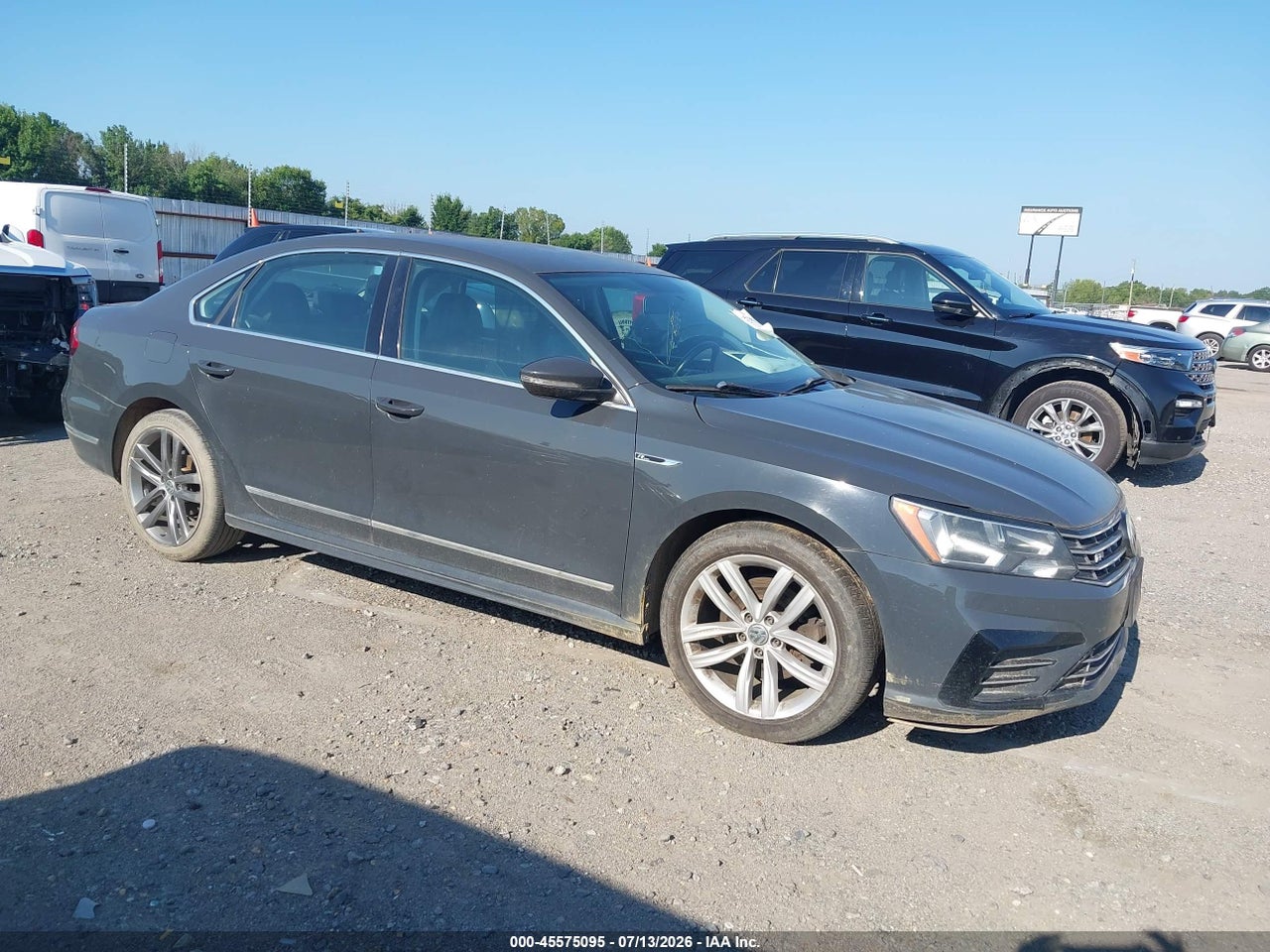 1VWDT7A30HC****** · 2017 VOLKSWAGEN PASSAT 1.8T R-LINE