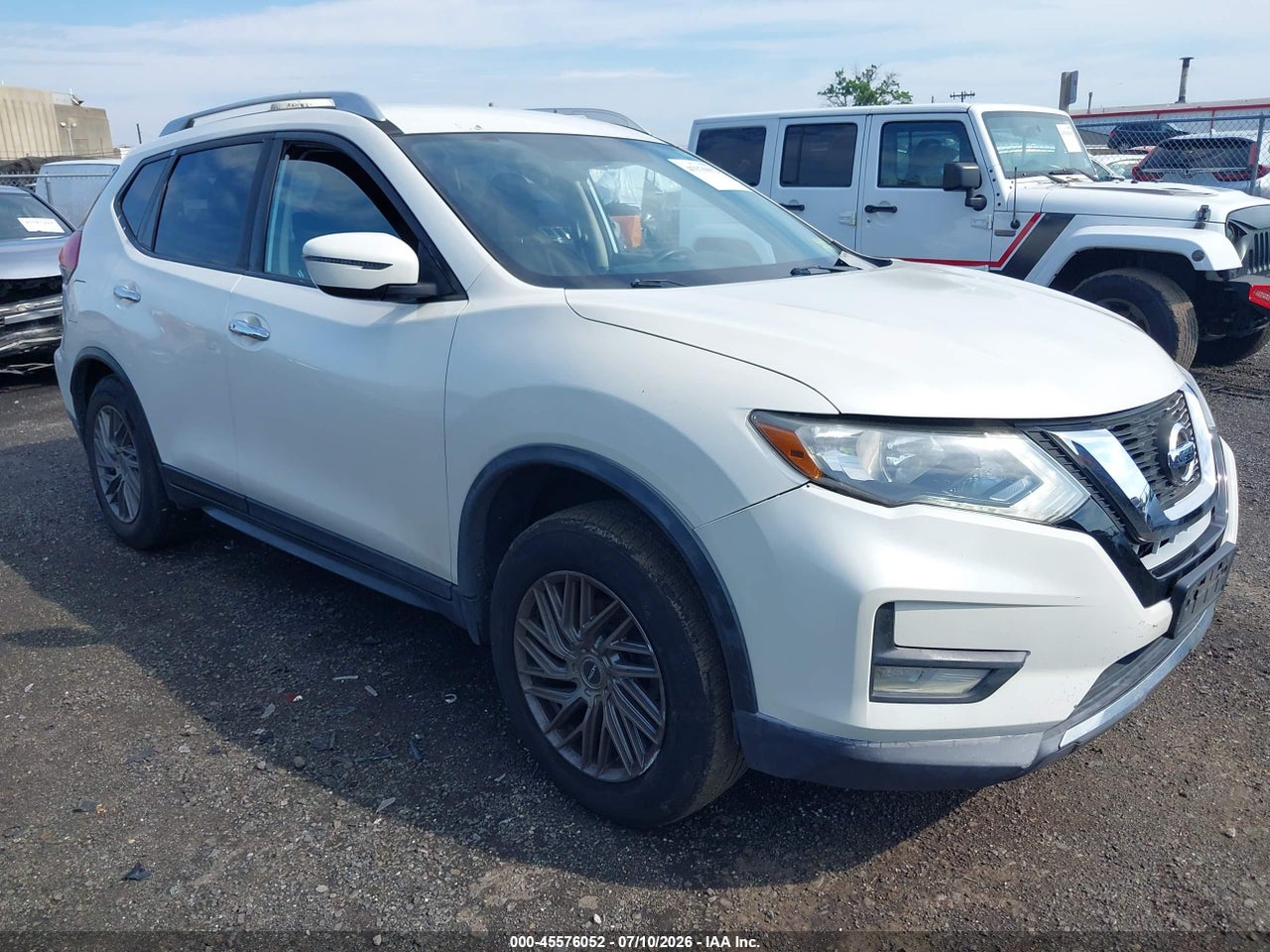 JN8AT2MV4HW****** · 2017 NISSAN ROGUE SV