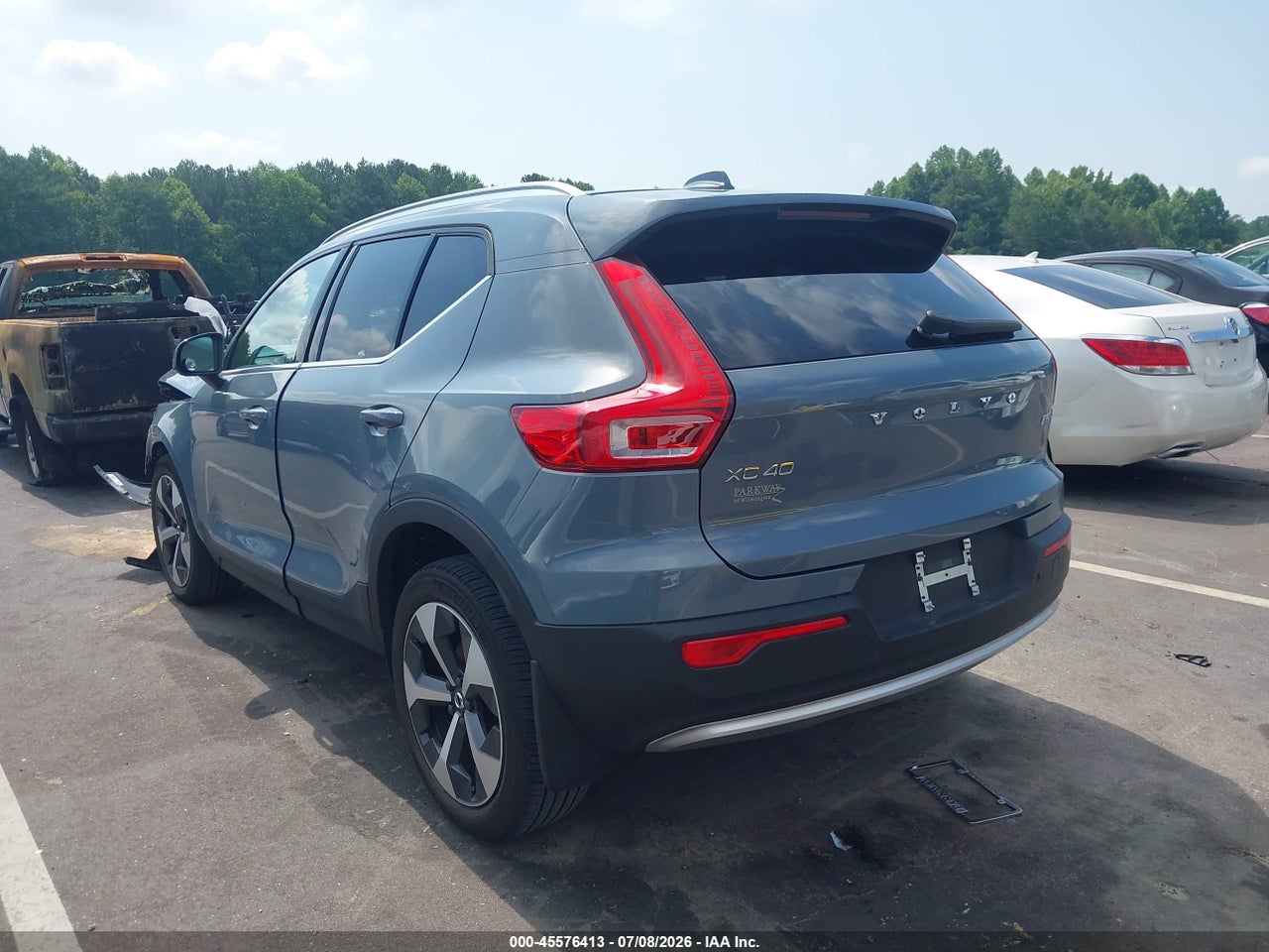 2023 VOLVO XC40 B5 PLUS BRIGHT THEME · 3/11