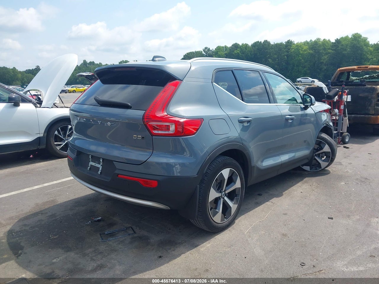2023 VOLVO XC40 B5 PLUS BRIGHT THEME · 4/11