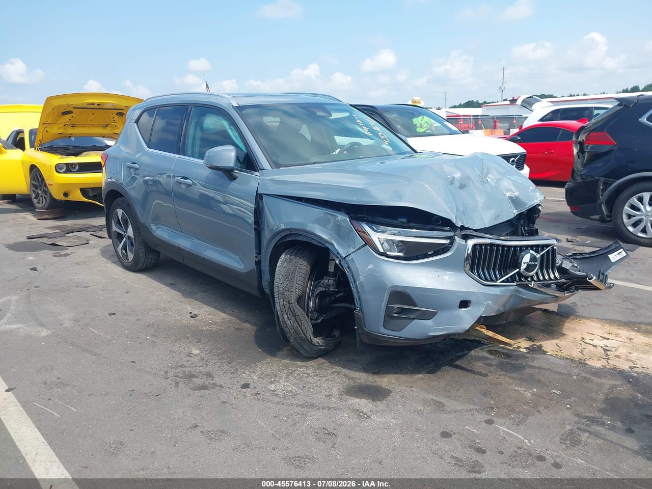 YV4L12UNXP2****** · 2023 VOLVO XC40 B5 PLUS BRIGHT THEME