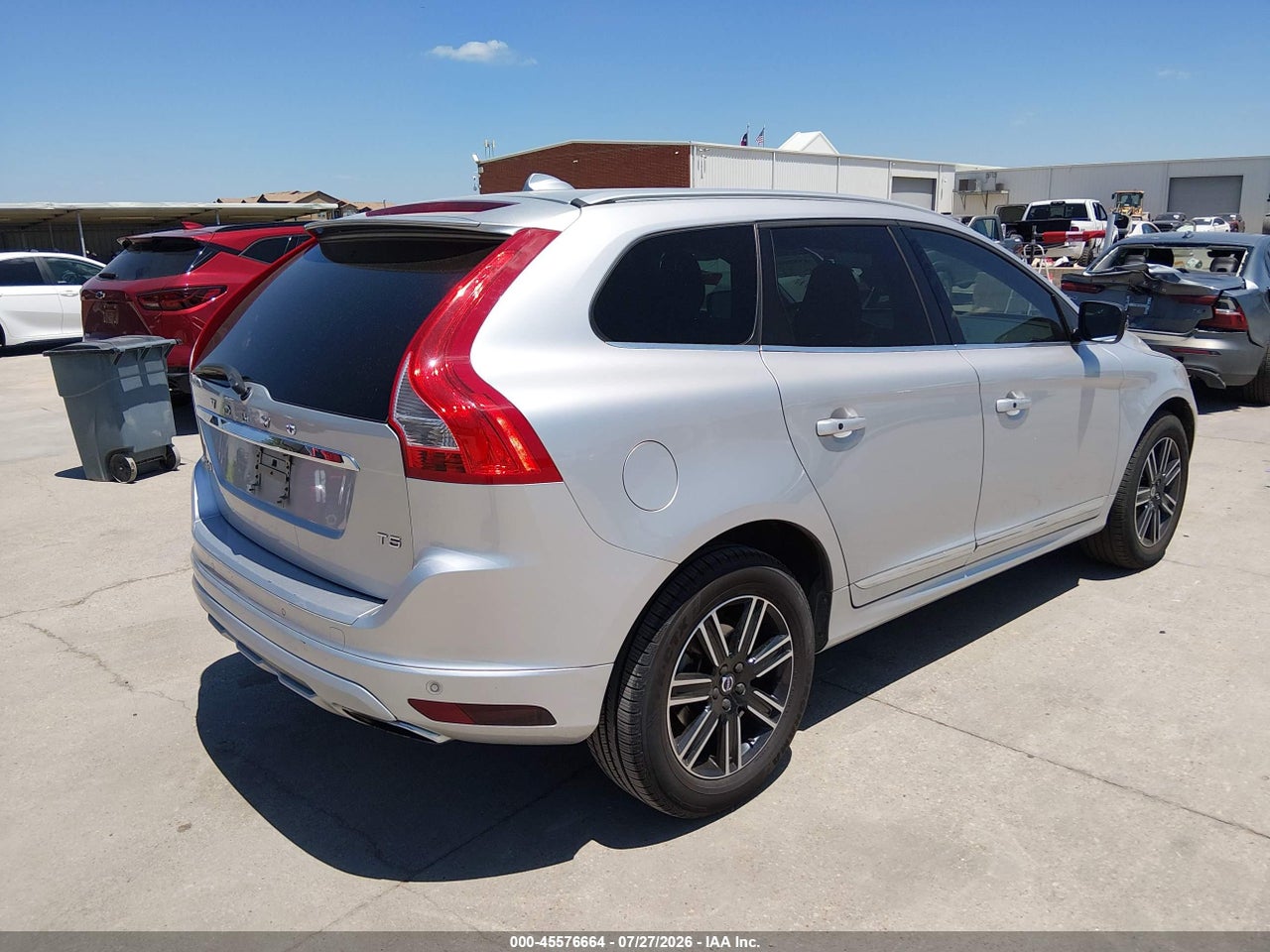 2017 VOLVO XC60 T5 DYNAMIC · 4/11