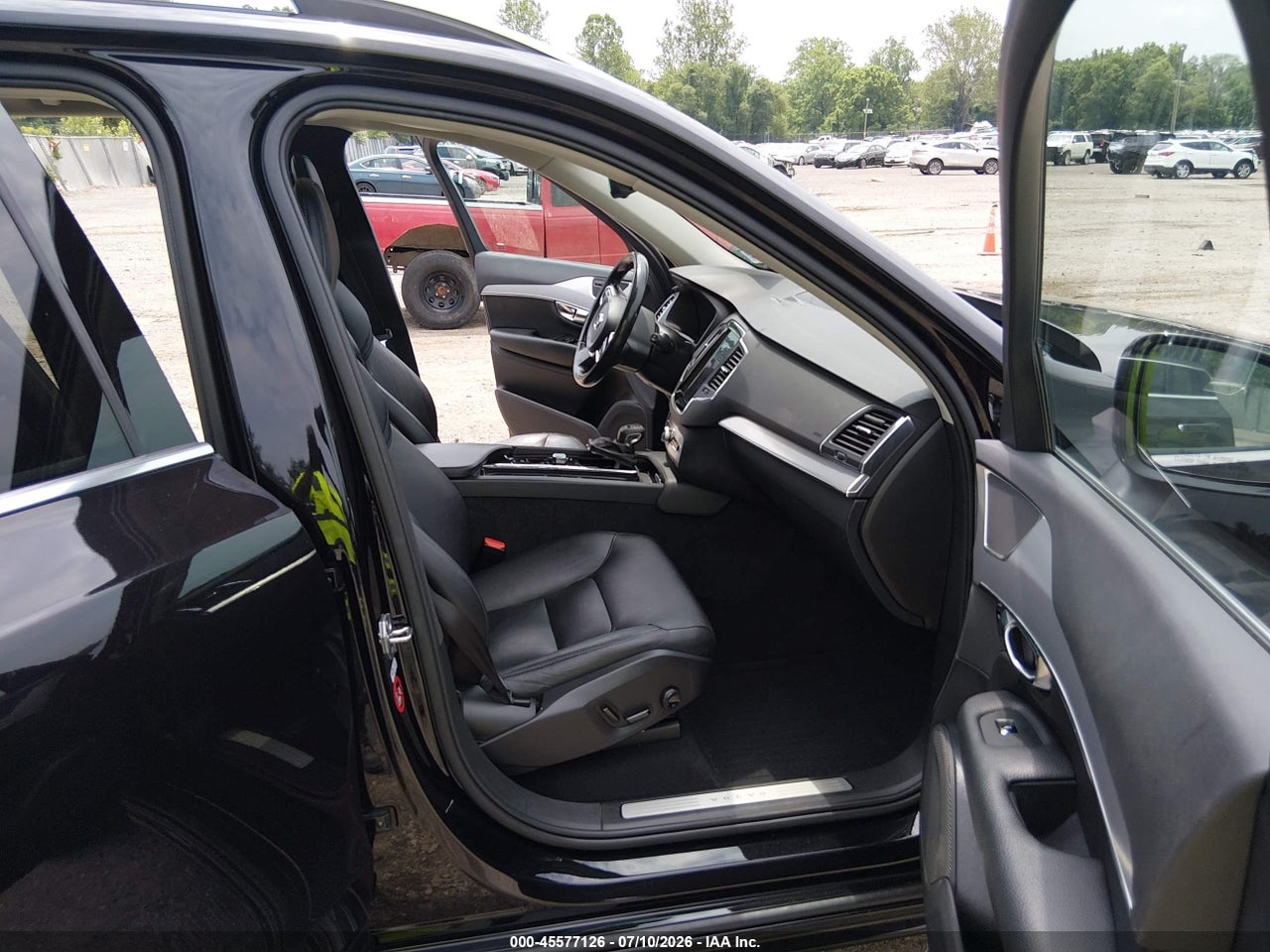 2018 VOLVO XC90 T5 MOMENTUM · 5/11