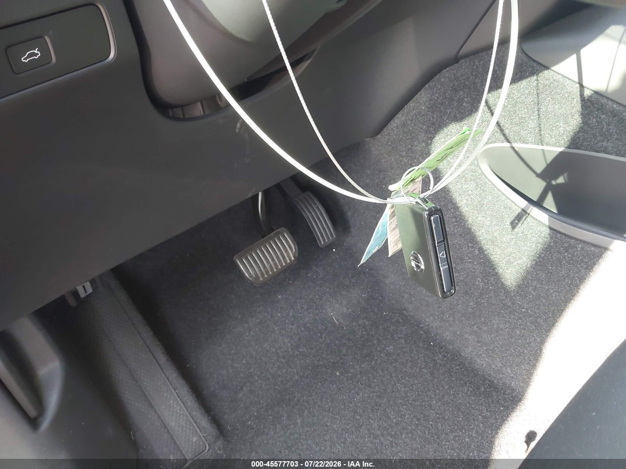 YV4L12UK2R2****** · 2024 VOLVO XC40 B5 CORE BRIGHT THEME · 11/11