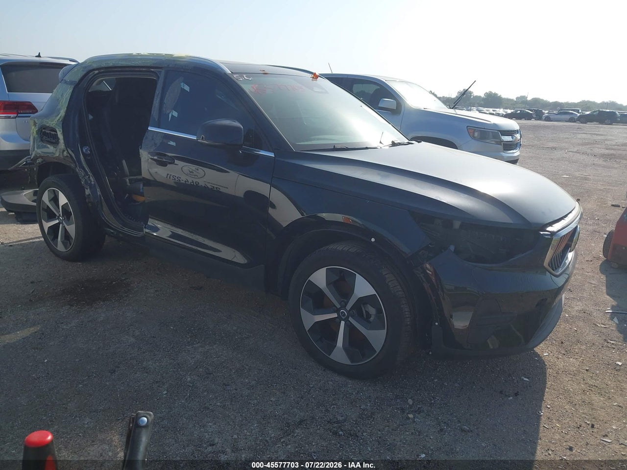 YV4L12UK2R2****** · 2024 VOLVO XC40 B5 CORE BRIGHT THEME · 6/11