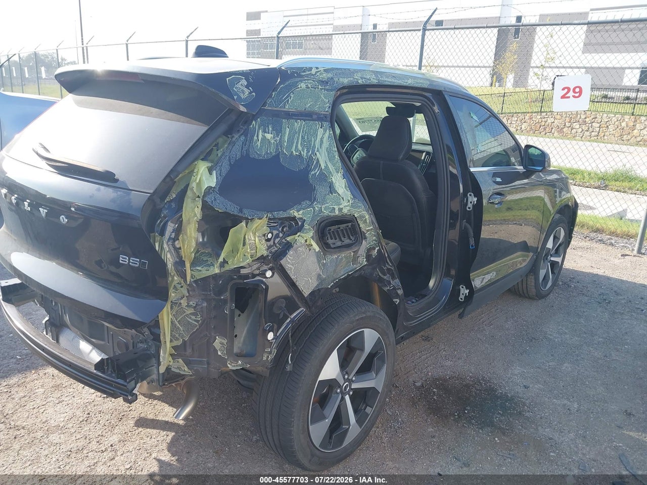 YV4L12UK2R2****** · 2024 VOLVO XC40 B5 CORE BRIGHT THEME · 4/11