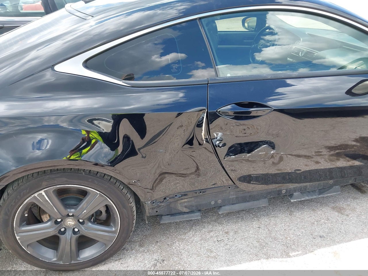2017 LEXUS RC 200T · 6/11