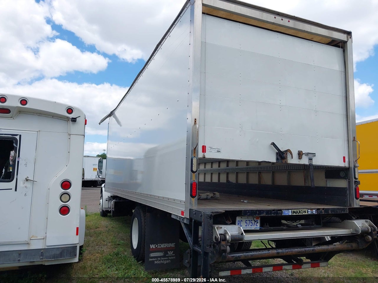 2018 FREIGHTLINER M2 106   · 3/4