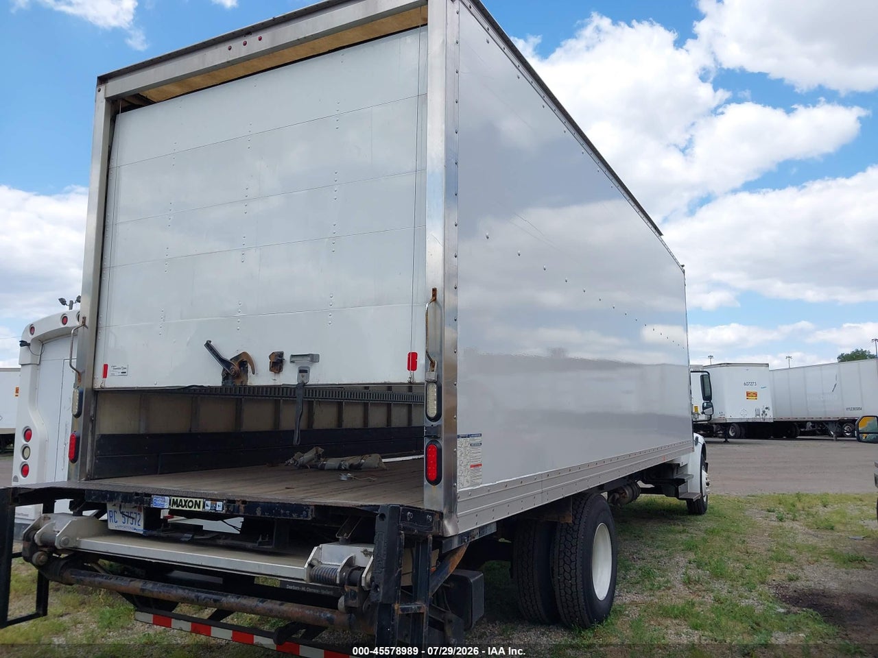 2018 FREIGHTLINER M2 106   · 4/4