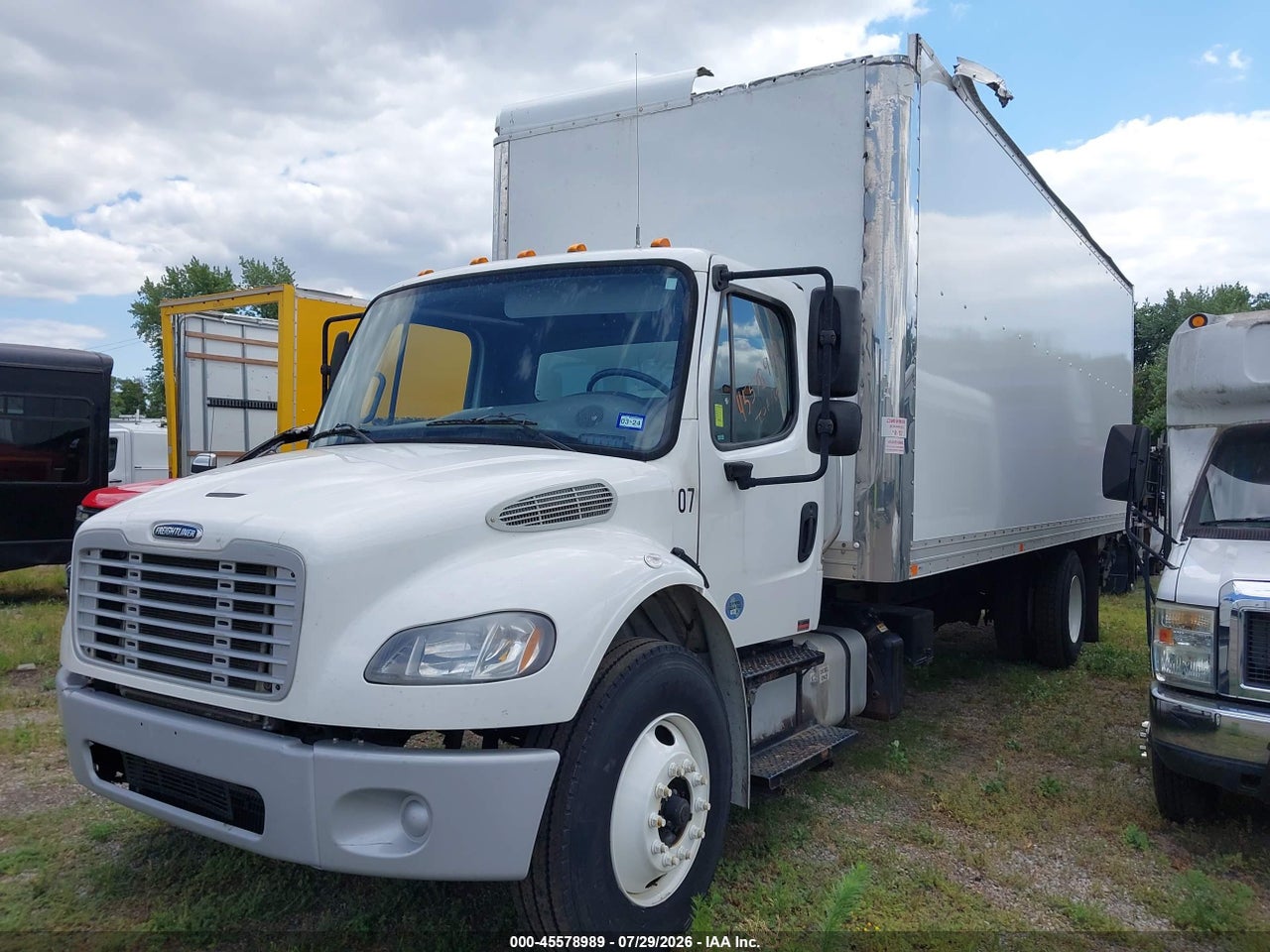 2018 FREIGHTLINER M2 106   · 2/4