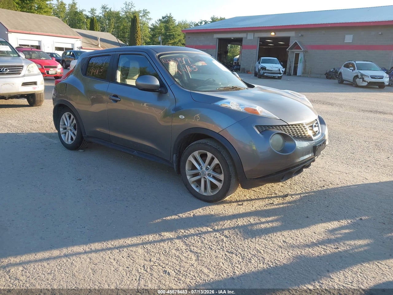 JN8AF5MV8BT****** · 2011 NISSAN JUKE SV