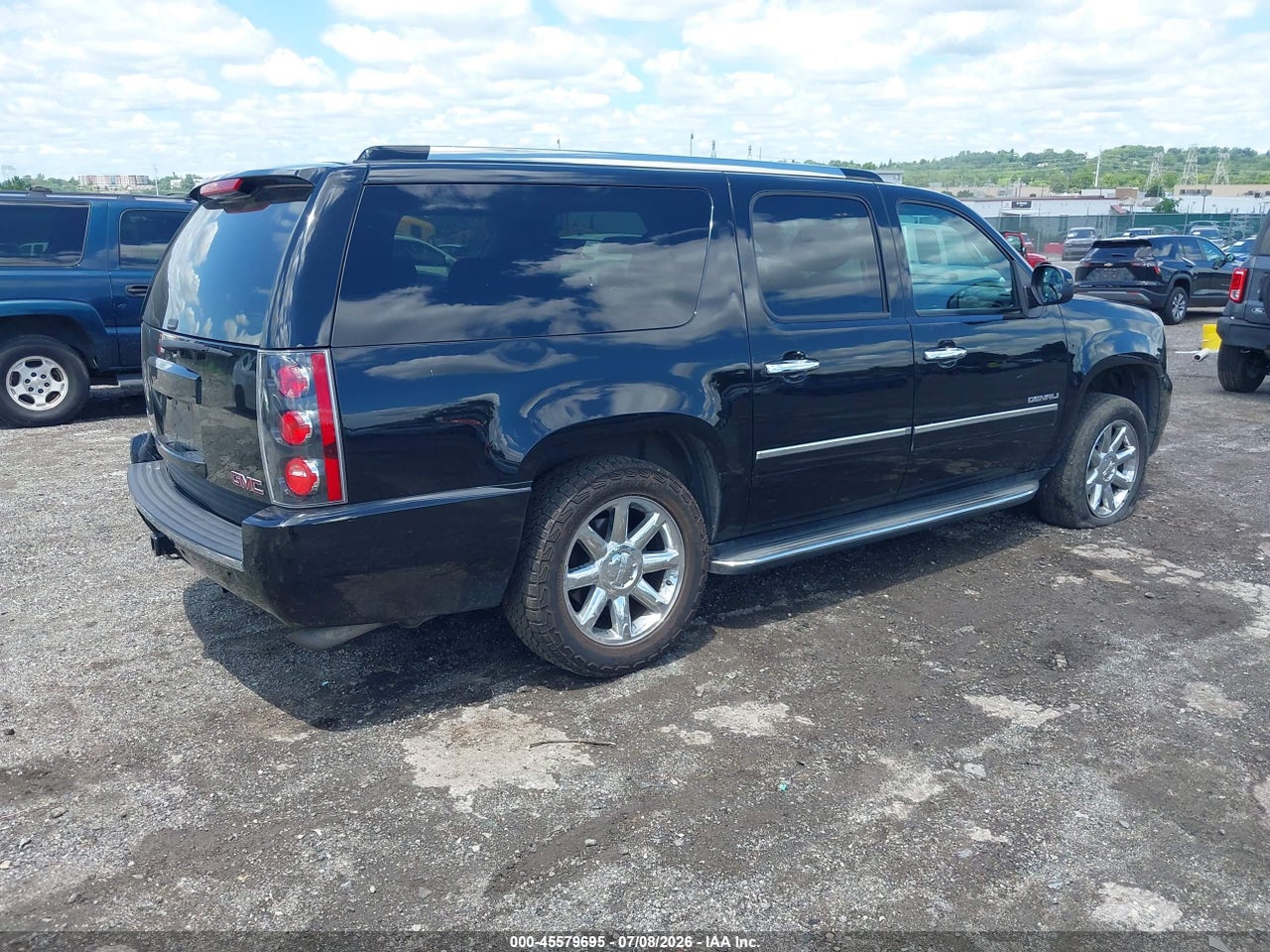 2012 GMC YUKON XL 1500 DENALI · 4/11