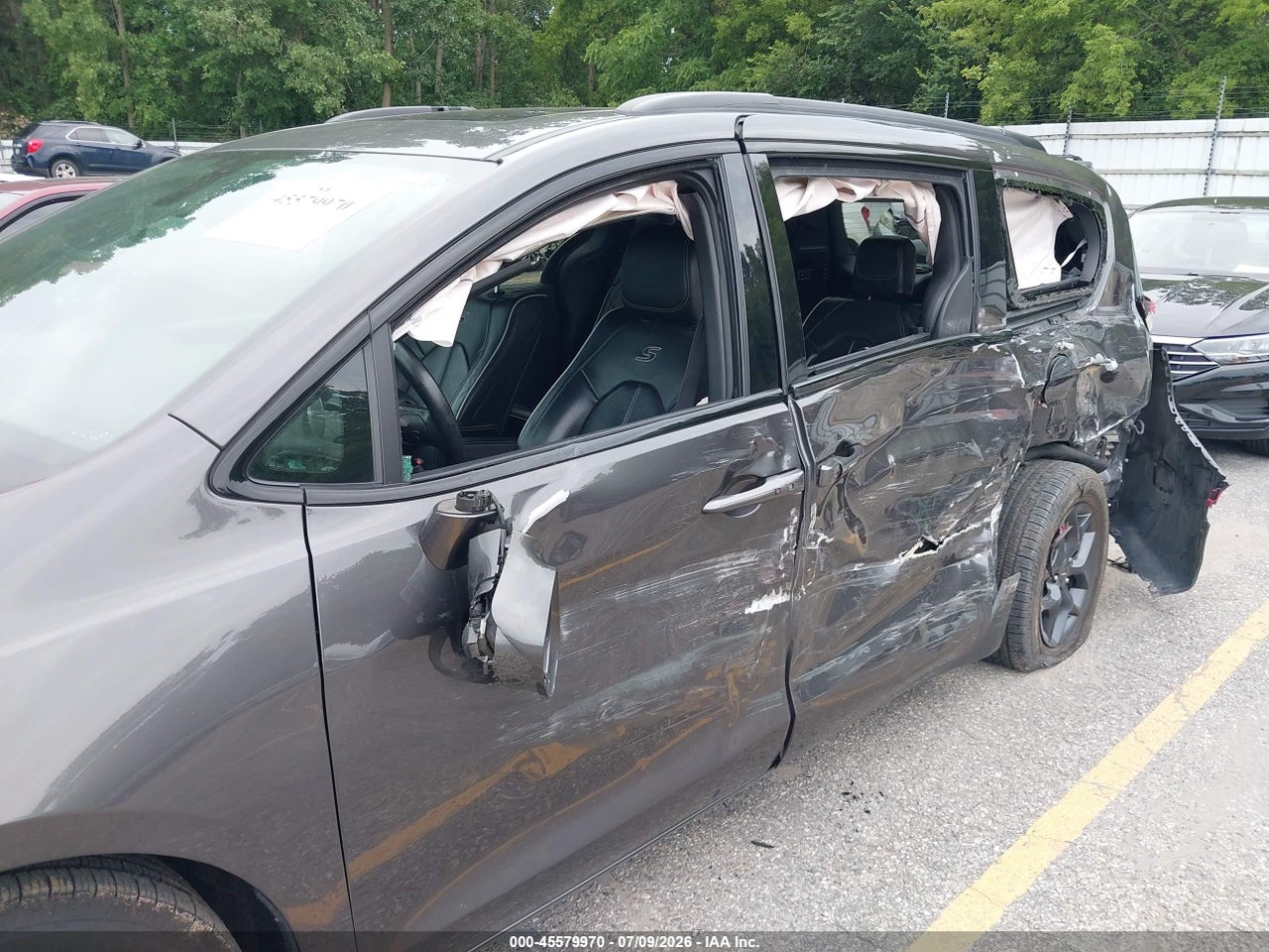 2019 CHRYSLER PACIFICA LIMITED · 6/11