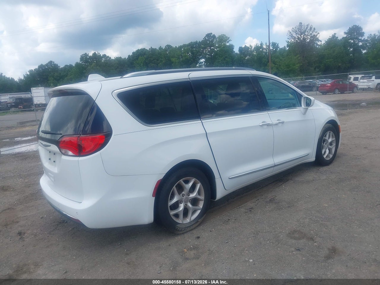 2017 CHRYSLER PACIFICA TOURING-L PLUS · 4/11