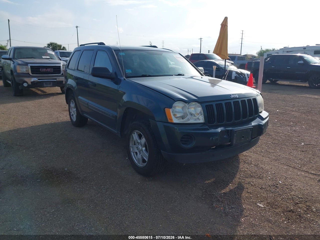 1J4GS48K05C****** · 2005 JEEP GRAND CHEROKEE LAREDO