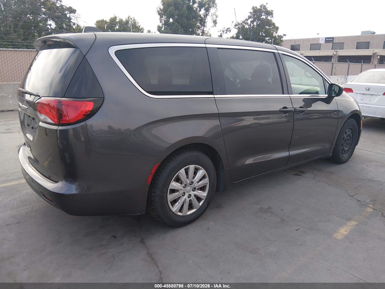 2018 CHRYSLER PACIFICA L · 4/11
