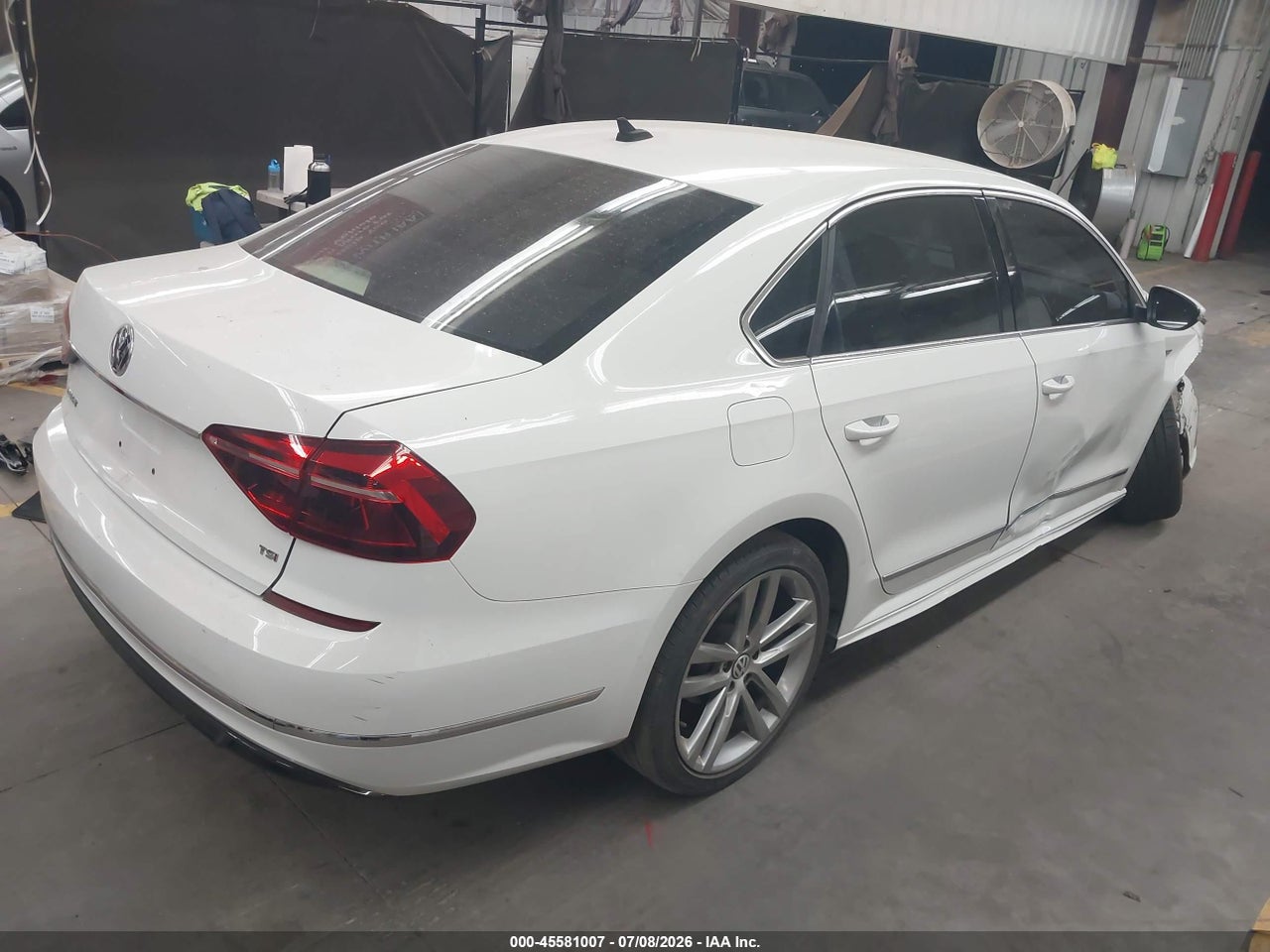 2017 VOLKSWAGEN PASSAT 1.8T R-LINE · 4/11