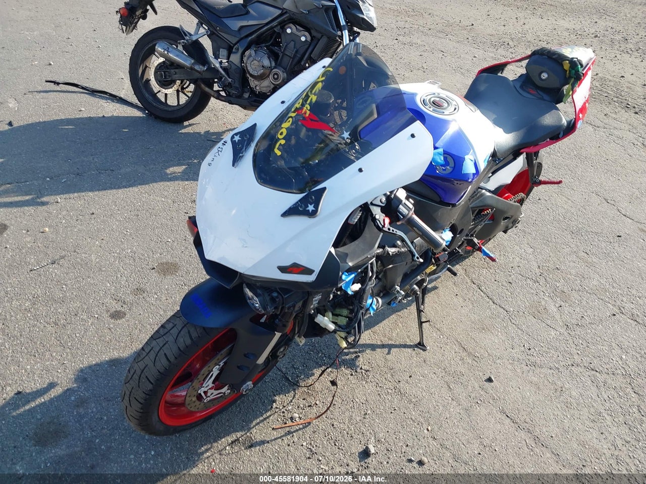 2016 YAMAHA YZFR1S · 2/11