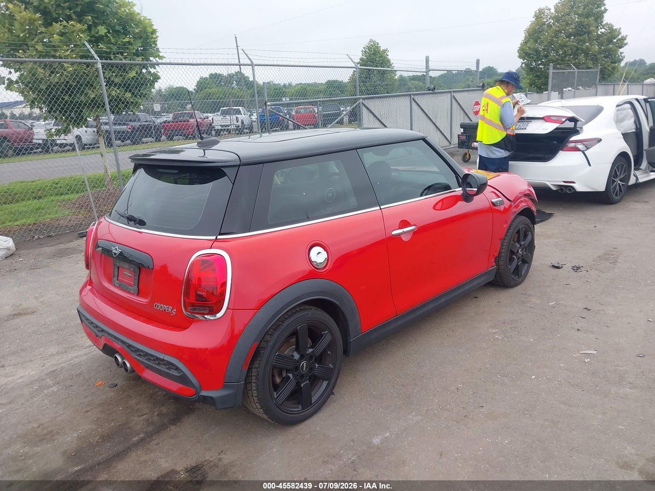 WMW53DH09N2****** · 2022 MINI HARDTOP COOPER S · 4/11