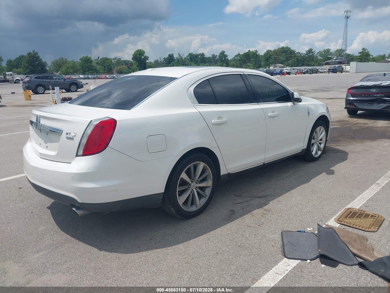 2011 LINCOLN MKS · 4/11