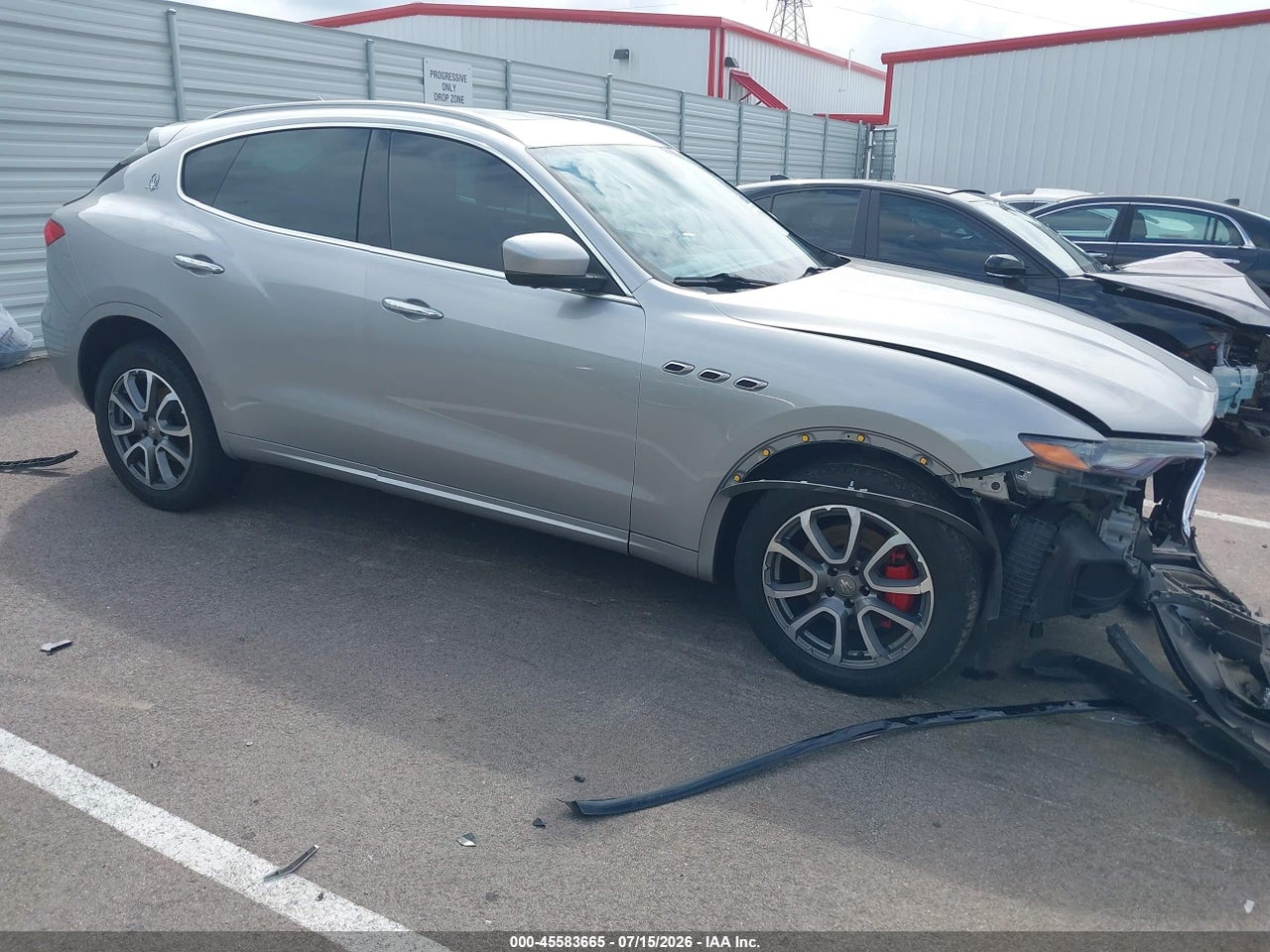ZN661XUL5HX****** · 2017 MASERATI LEVANTE