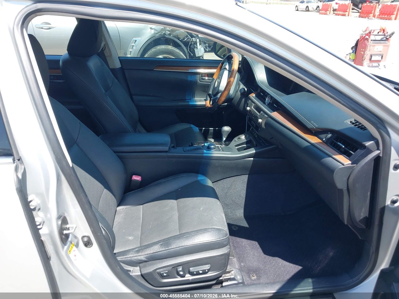 2014 LEXUS ES 300H · 5/11