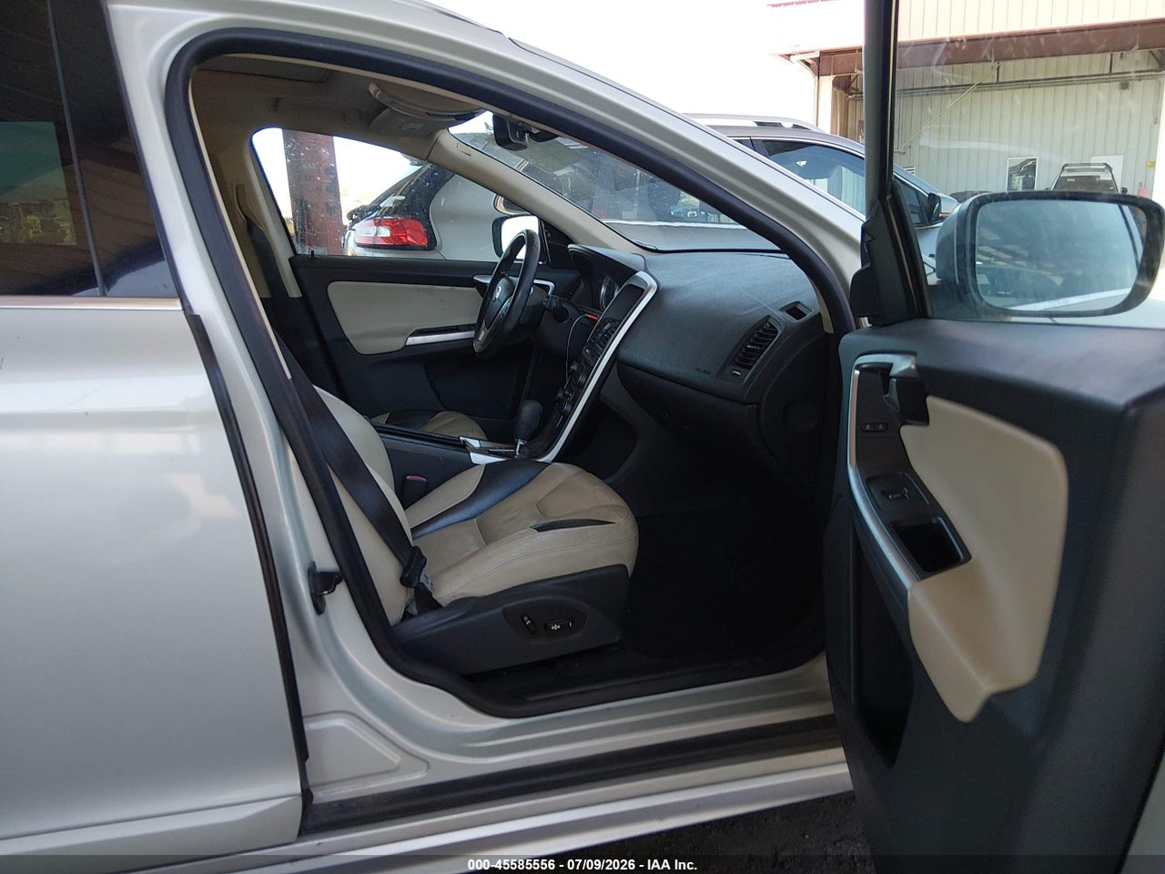 2011 VOLVO XC60 3.2 · 5/11