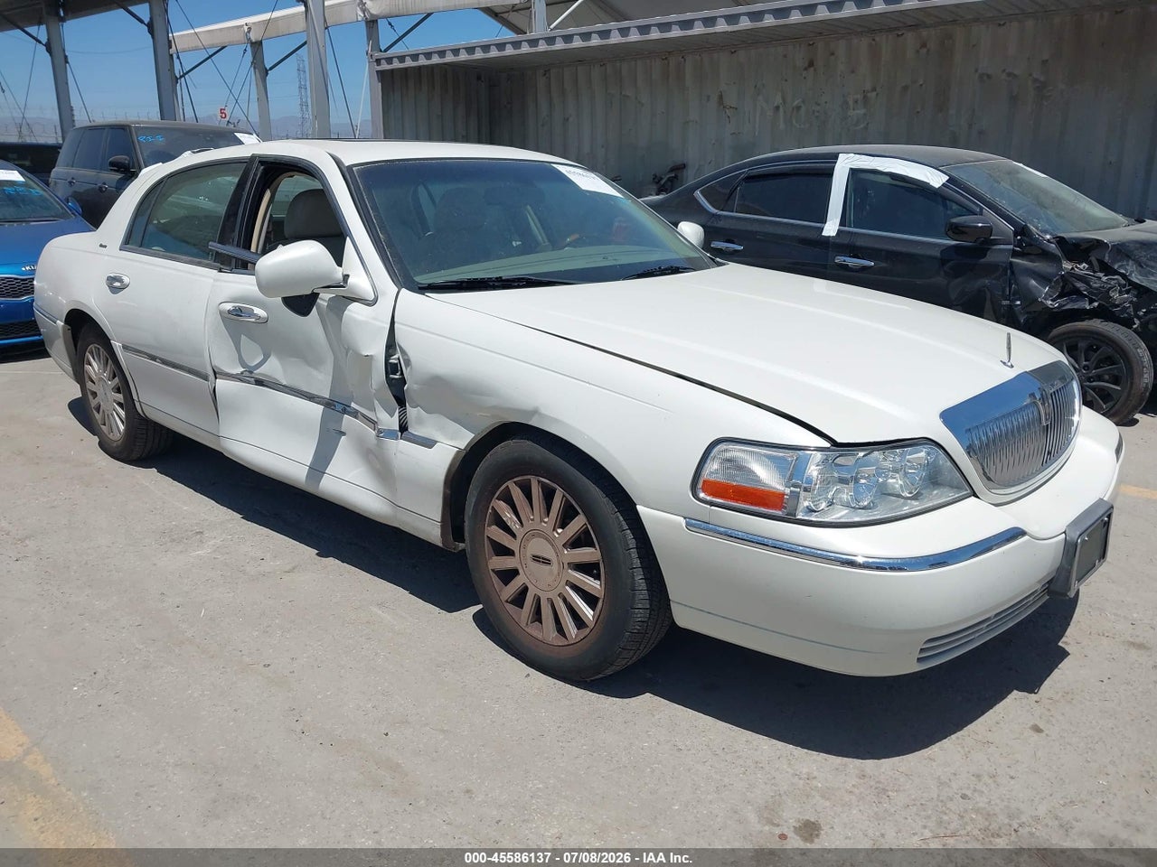 2004 LINCOLN TOWN CAR ULTIMATE