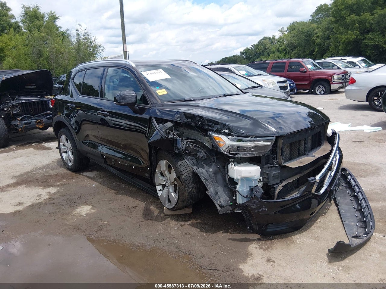 YV4162UK2L2****** · 2020 VOLVO XC40 T5 MOMENTUM