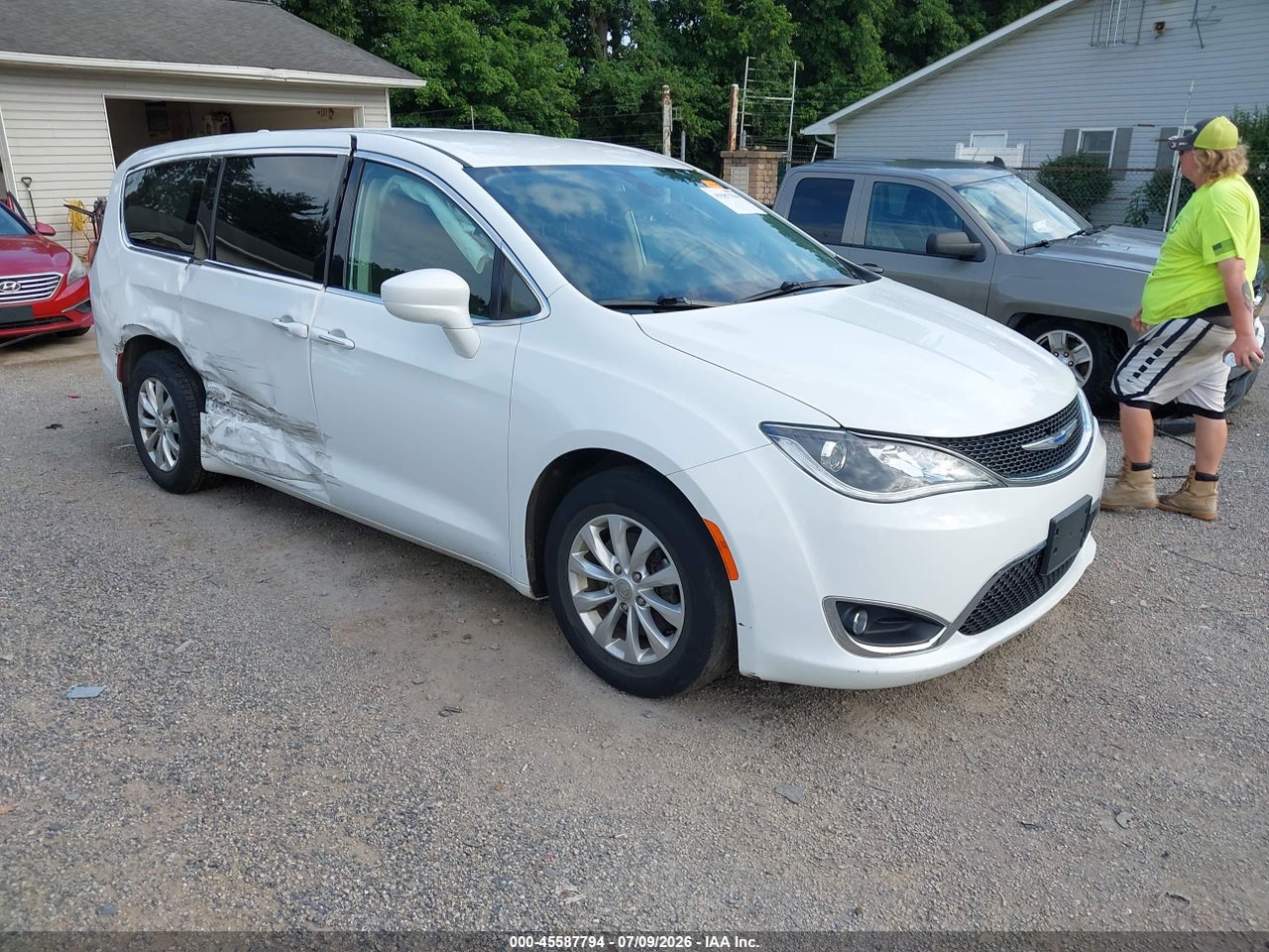 2C4RC1FG5JR****** · 2018 CHRYSLER PACIFICA TOURING PLUS