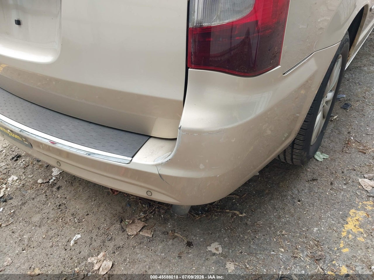 2014 CHRYSLER TOWN &amp; COUNTRY TOURING-L 30TH ANNIVERSARY · 6/11