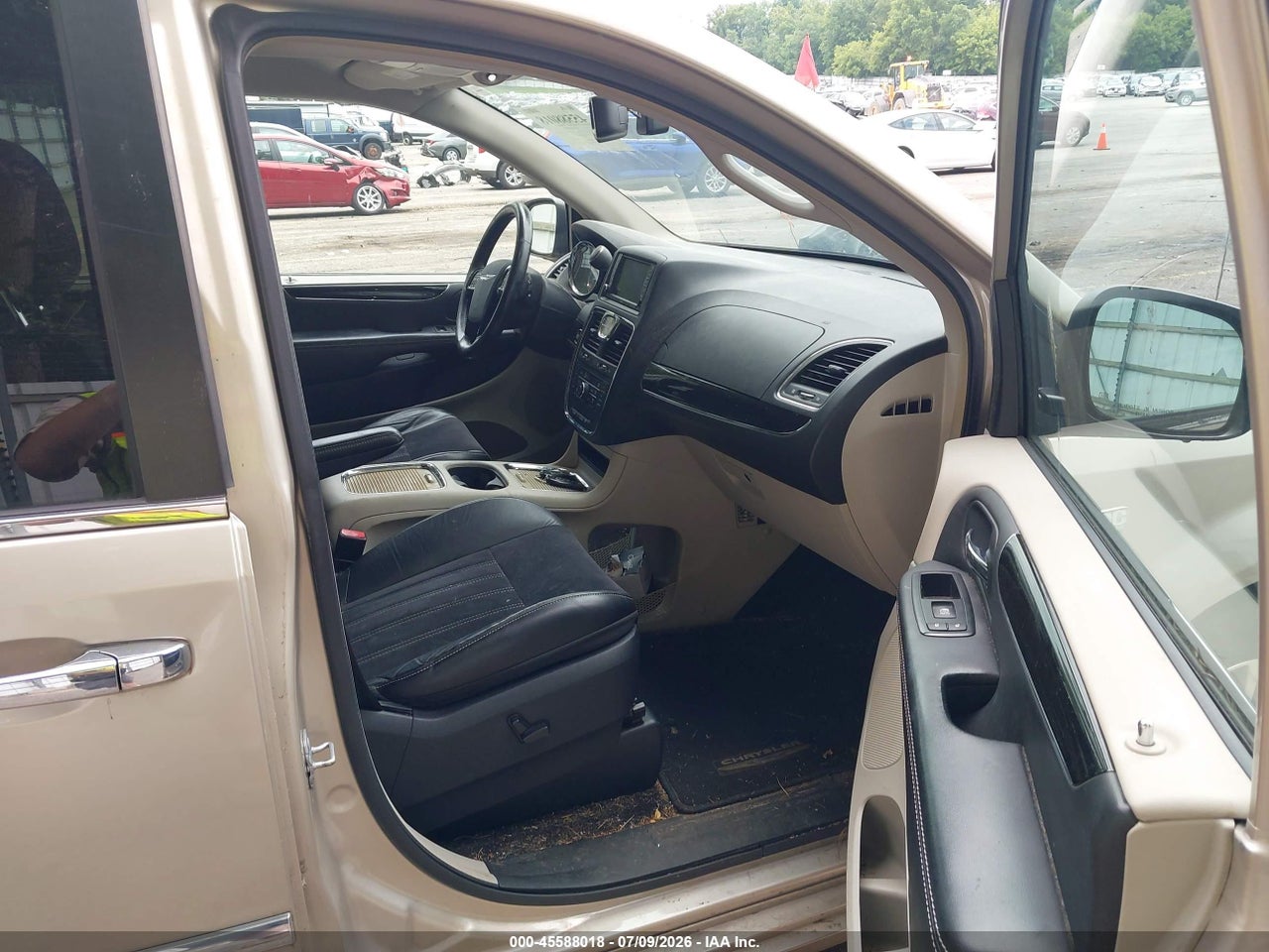 2014 CHRYSLER TOWN &amp; COUNTRY TOURING-L 30TH ANNIVERSARY · 5/11