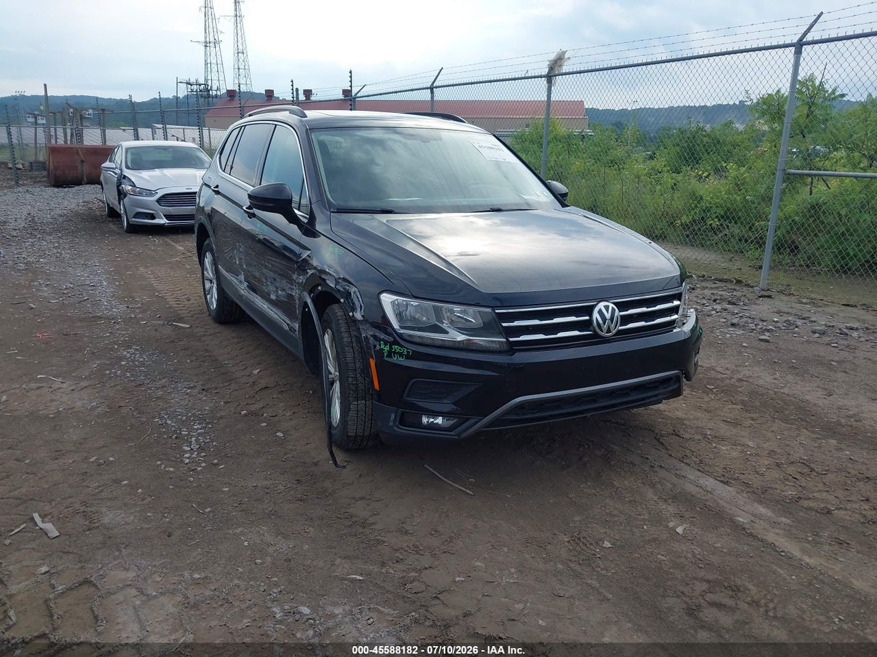 3VV2B7AX8JM****** · 2018 VOLKSWAGEN TIGUAN 2.0T SE/2.0T SEL