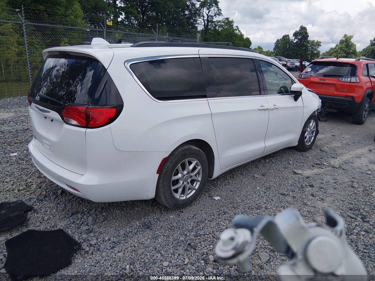 2020 CHRYSLER VOYAGER LXI · 4/11