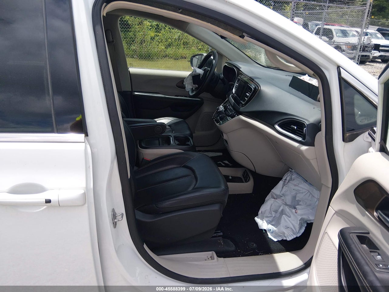 2020 CHRYSLER VOYAGER LXI · 5/11