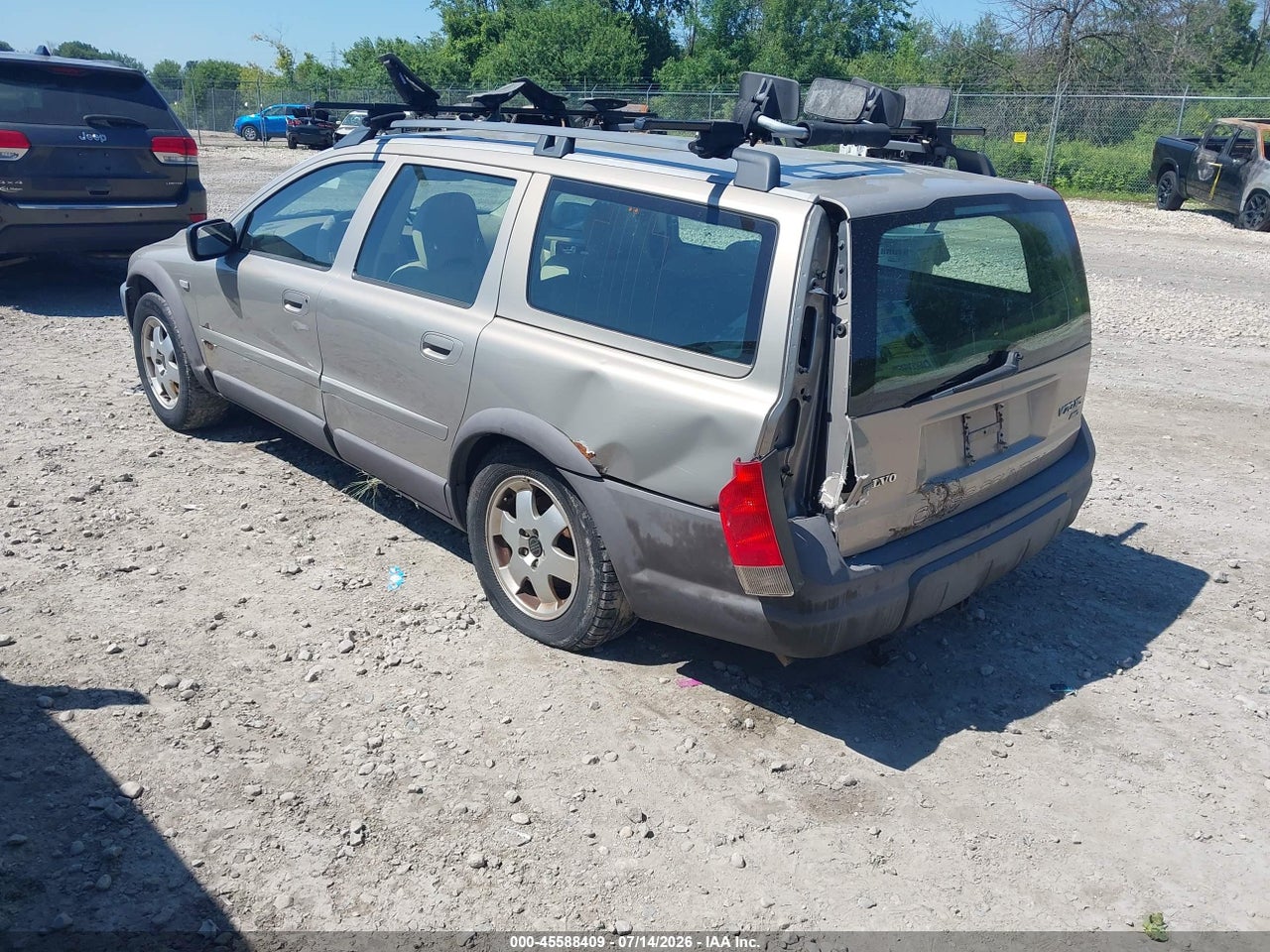 2002 VOLVO V70 XC · 3/11
