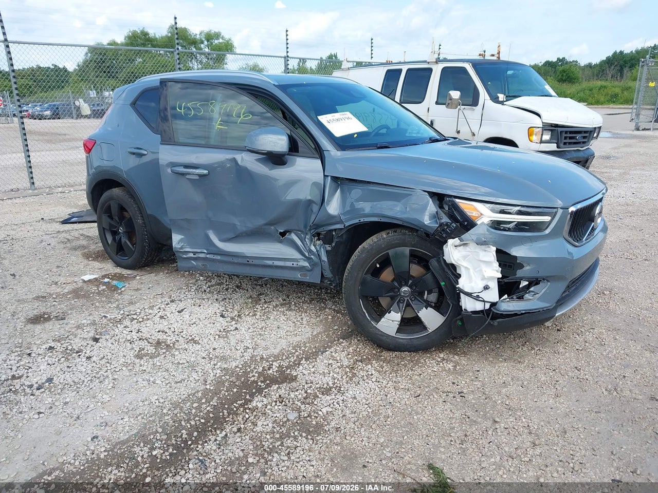 YV4162UK6N2****** · 2022 VOLVO XC40 T5 MOMENTUM