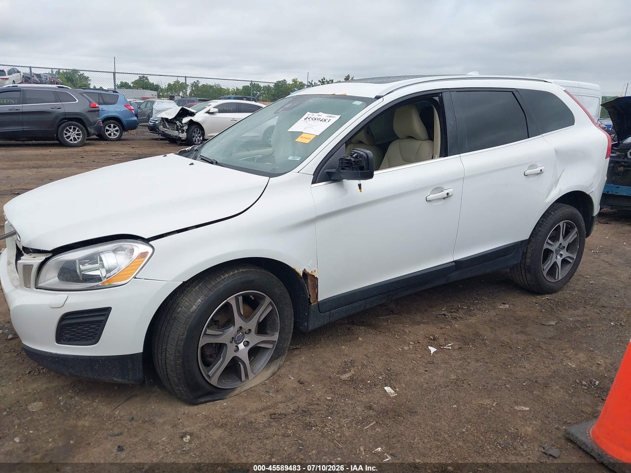 2012 VOLVO XC60 T6 R-DESIGN · 2/4